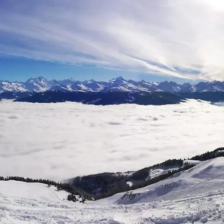 - 2 Pieces Au Pied Du Telecabine